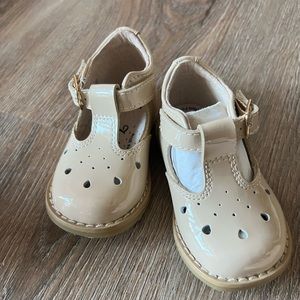 FootMates patent nude Mary Janes   Walker/Toddler size 2.5